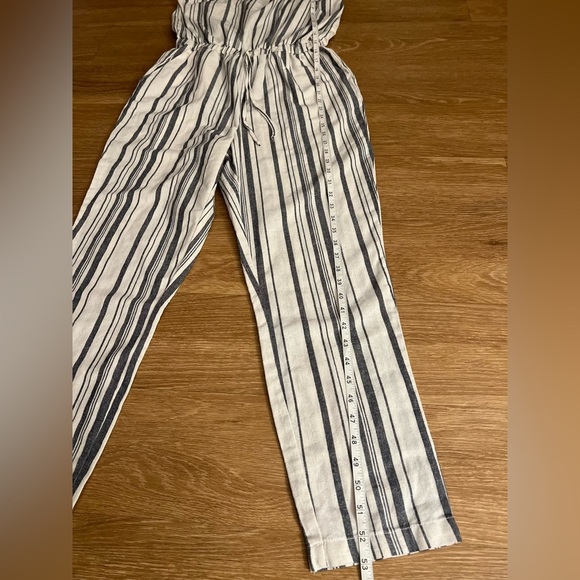 CisonoBlack and White Striped Sleeveless Jumpsuit with Relaxed Fit, size M. - Picture 8 of 13